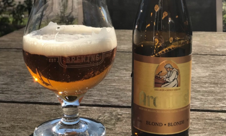 Archivist blond